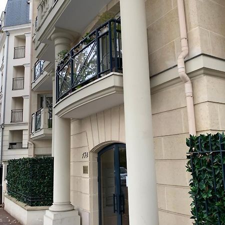 Lieu De Ressourcement A Robinson Apartment เลอเปลซีส์-โรแบงซง ภายนอก รูปภาพ
