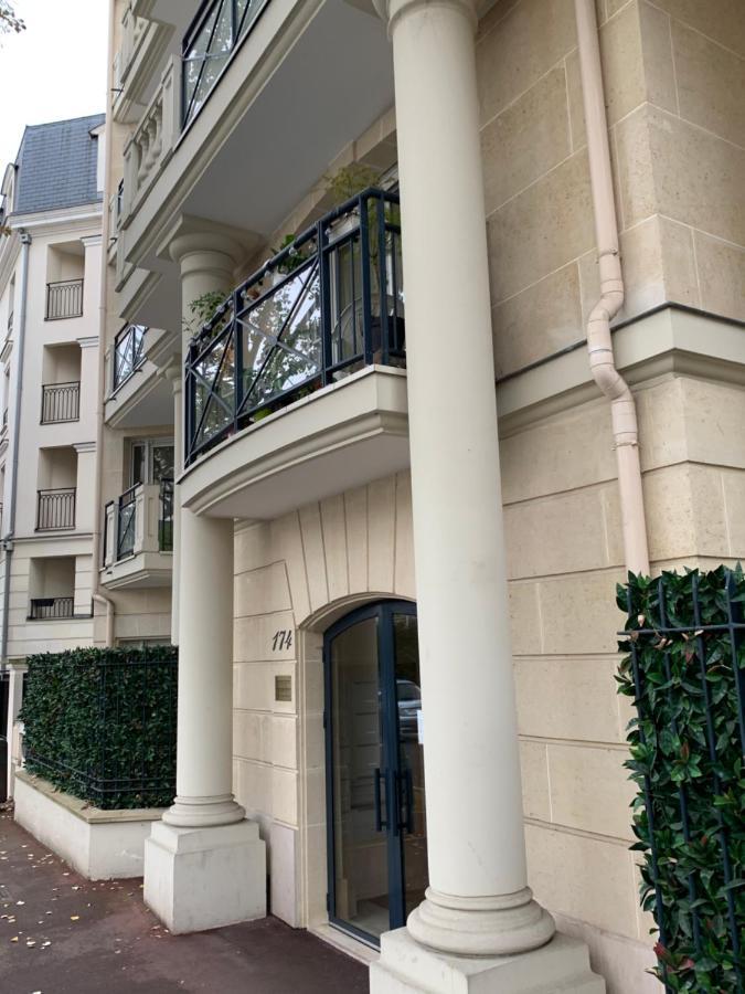 Lieu De Ressourcement A Robinson Apartment เลอเปลซีส์-โรแบงซง ภายนอก รูปภาพ